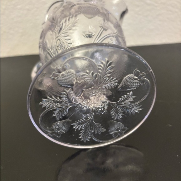 Elegant Glass Creamer with Strawberry Design with a hint of Amethyst color - Picture 5 of 7